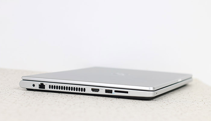 Dell Inspiron 5558| i5-5200U | RAM 4 GB |HDD 500GB | 15.6” HD | VGA NVIDIA GeForce 920M 2GB