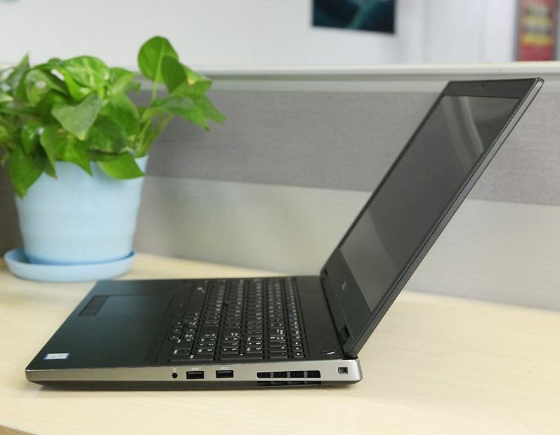 Dell Precision 7530 Core i7-8750H | RAM 16GB | 512 SSD PCle | NVIDIA Quadro P1000 | 15.6 inch FHD