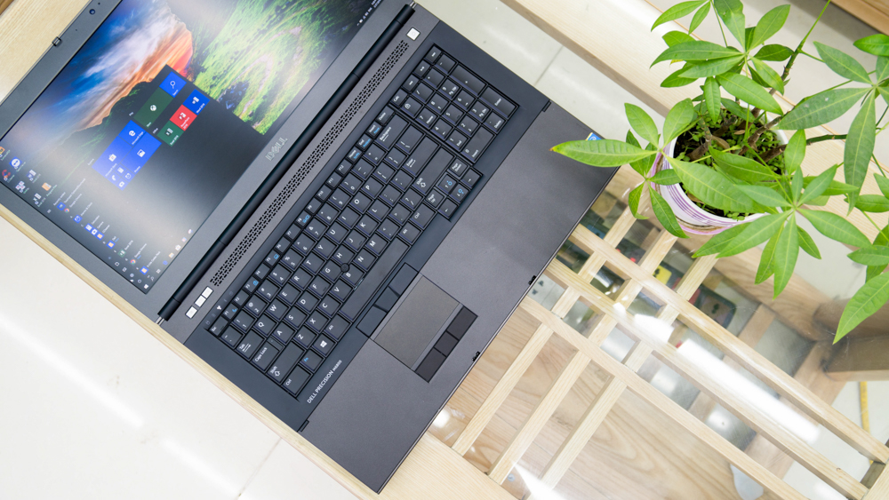 Dell Precision M6800 Mobile Workstation i7 4800MQ | RAM 16GB | SSD 256GB + HDD 1TB | 17.3″ Full HD | VGA K4100-DDR5