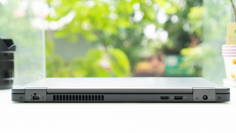 Laptop Dell Latitude 5590 – i7 8650U | 8G | 256GB SSD | 15.6FHD | VGA Intel HD 620