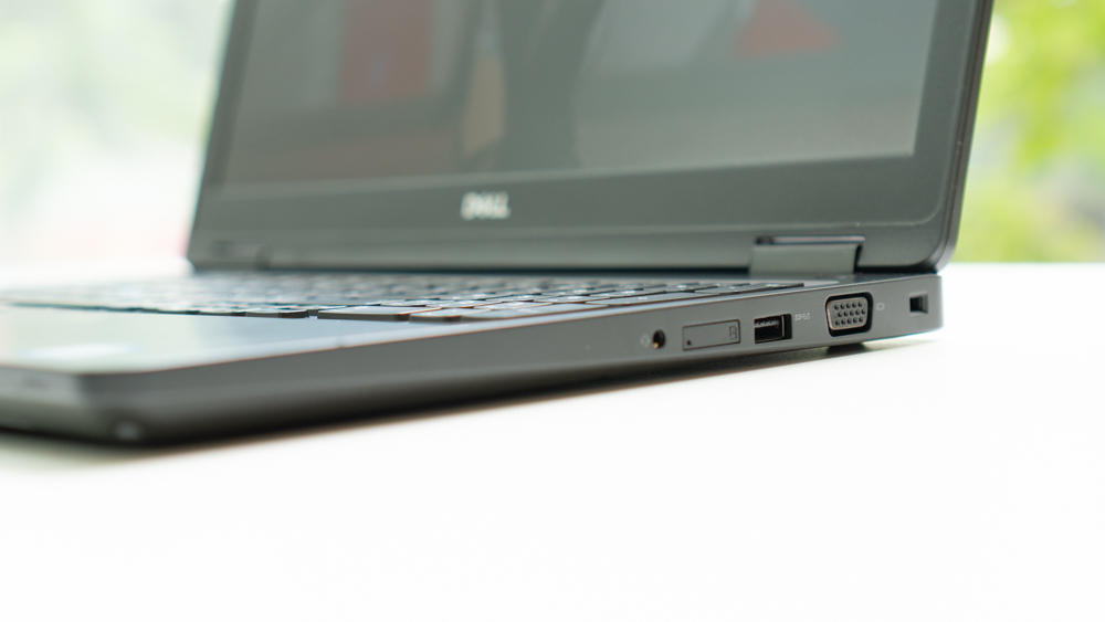 Laptop Dell Latitude 5590 – i7 8650U | 8G | 256GB SSD | 15.6FHD | VGA Intel HD 620