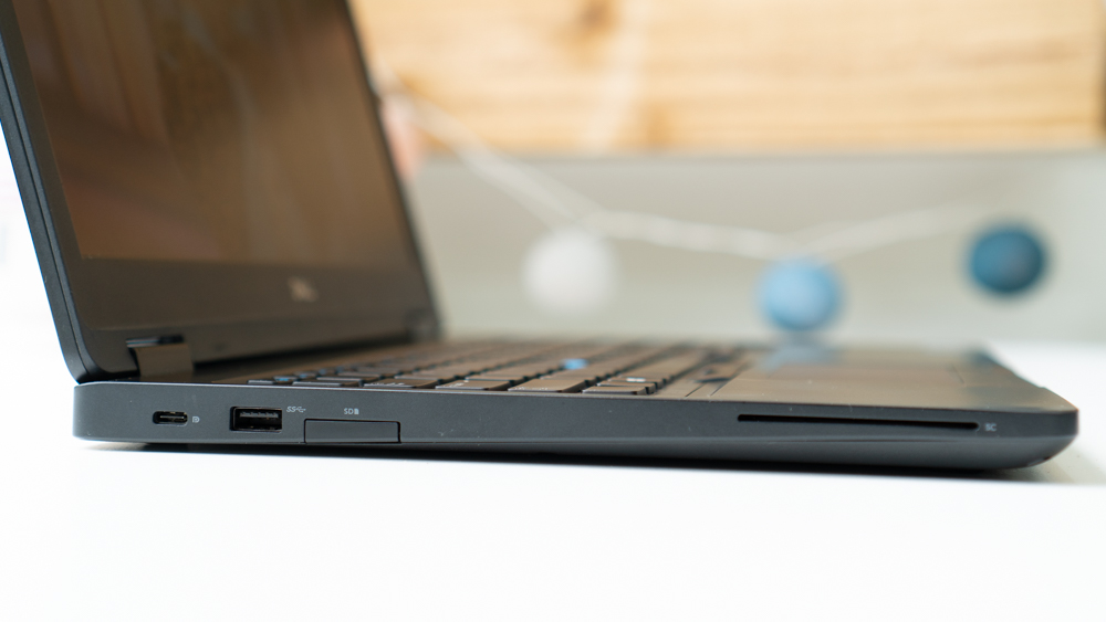 Laptop Dell Latitude 5590 – i7 8650U | 8G | 256GB SSD | 15.6FHD | VGA Intel HD 620