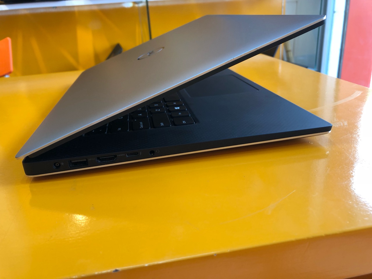 Laptop Dell Precision 5510 Likenew 99% i7 6820HQ | 8GB | SSD PCIe 256GB | Nvidia Quadro M1000M | FHD