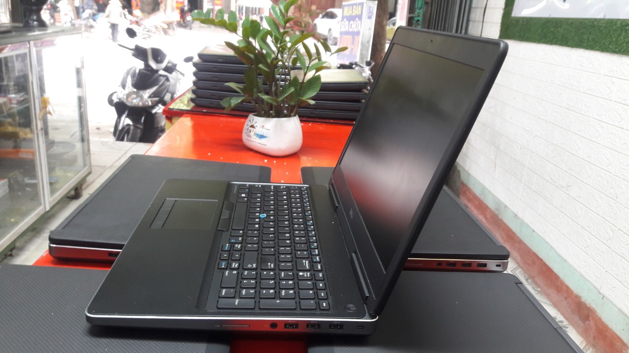 Laptop Dell Precision 7510 Core i7- 6820HQ | Ram 8GB | SSD 256G | VGA M1000M | Màn 15.6 Full HD
