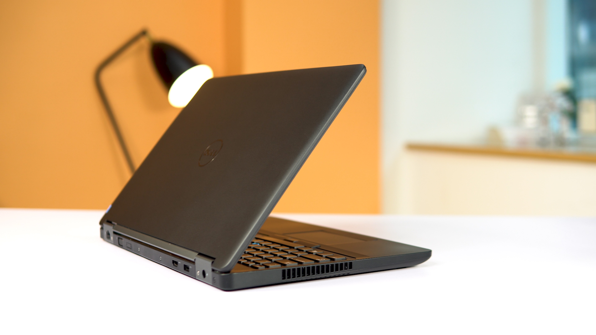 Laptop Dell Precision 3510 i7-6820HQ | 8GB | SSD 256GB| AMD FirePro W5130M (2GB) | 15.6″ Full HD