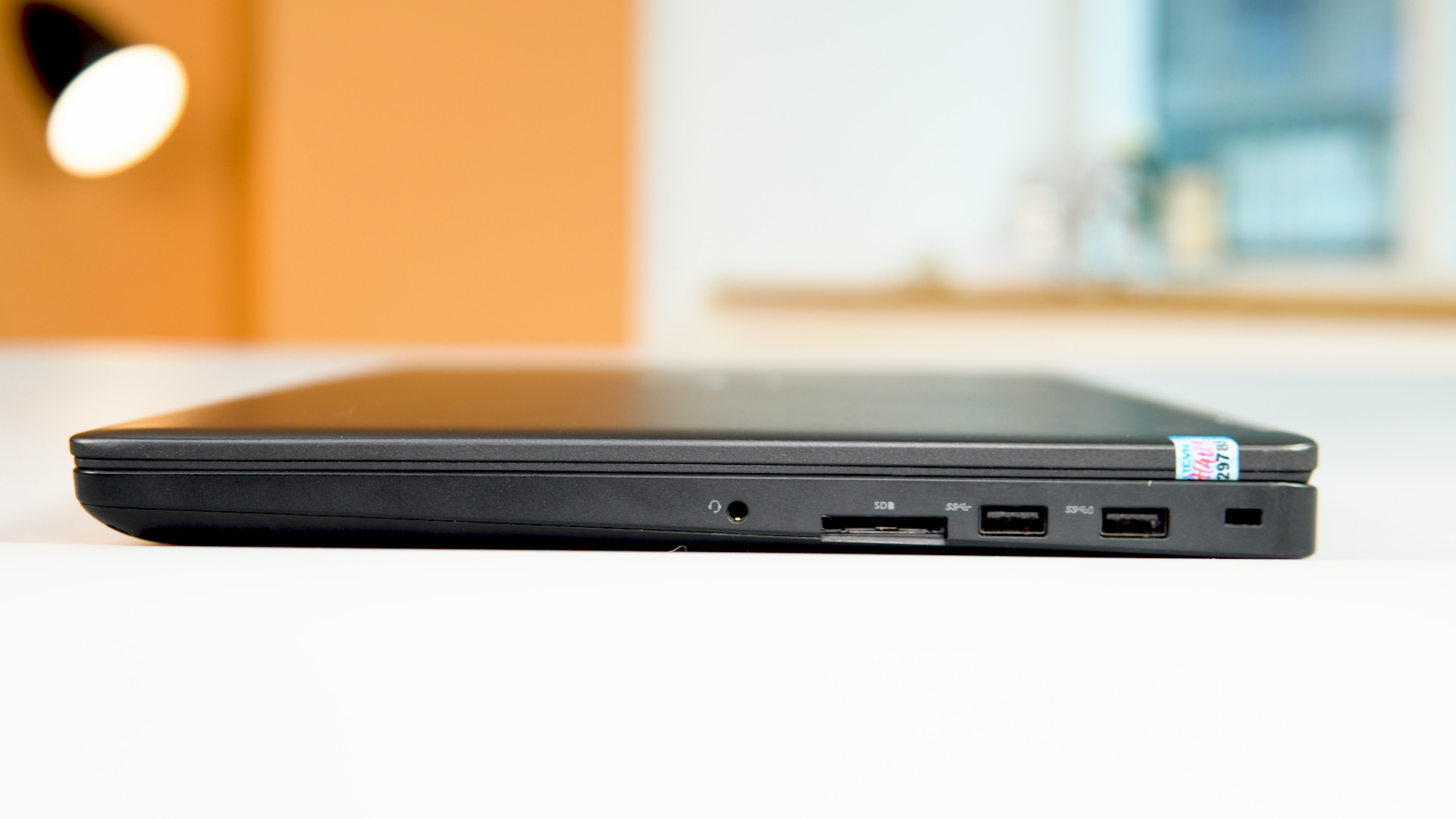 Laptop Dell Precision 3510 i7-6820HQ | 8GB | SSD 256GB| AMD FirePro W5130M (2GB) | 15.6″ Full HD